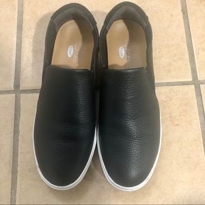 *worn once* Dr. Scholl’s black leather sneakers